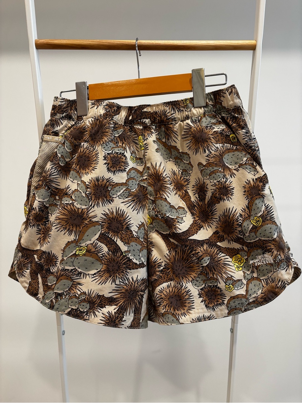 Women’s North Face Class V Pathfinder Pull-On Shorts - Picture 2 of 5
